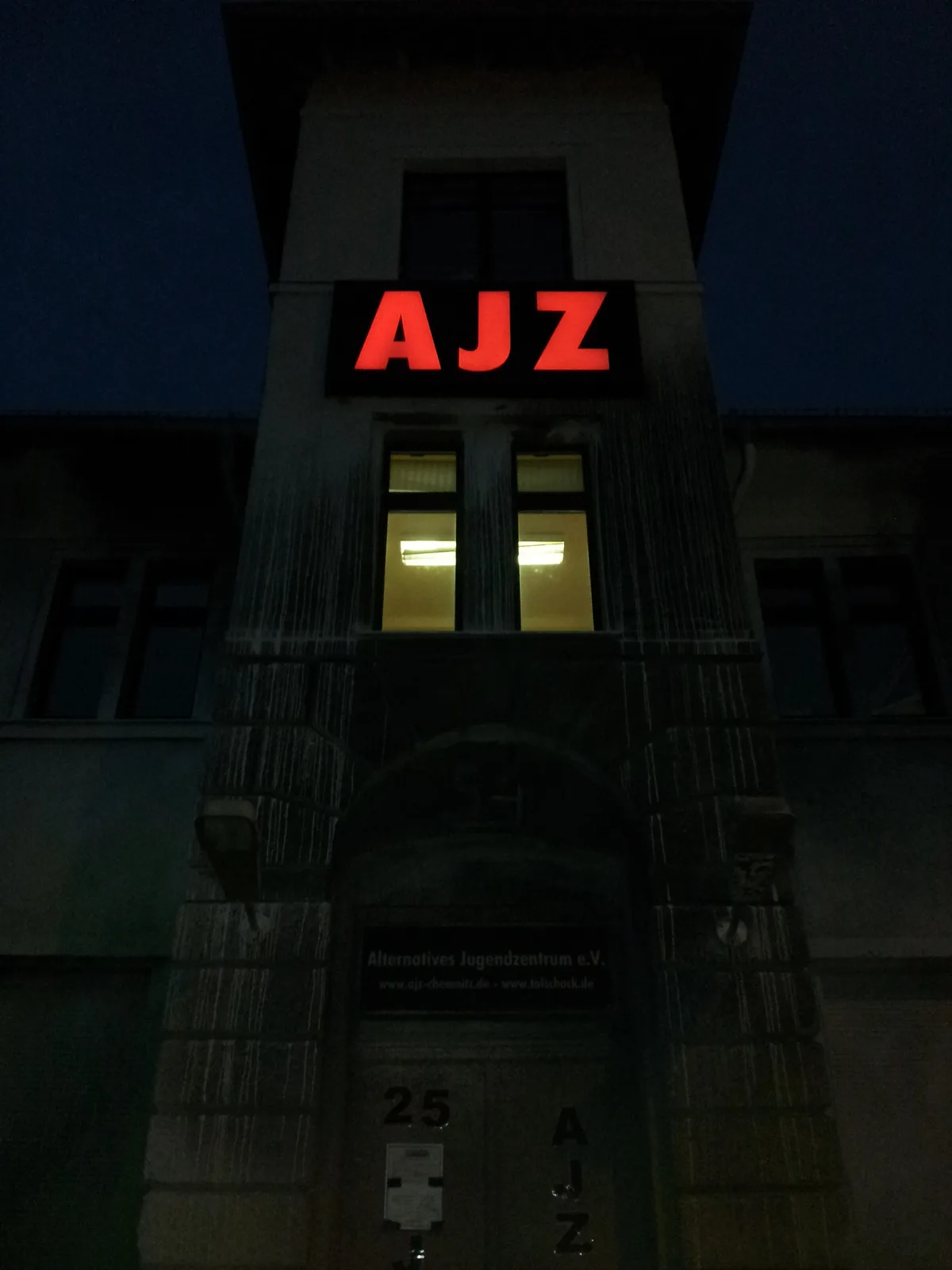 AJZ Eingang