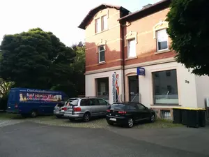 Haus mit Büro des Veranstalters Schlaumieten